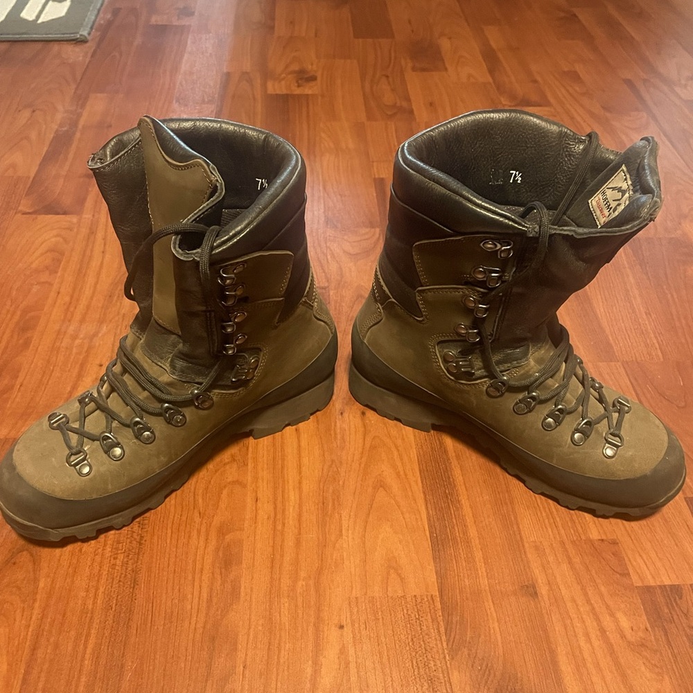 NWOT Hoffman Woman’s Non-Insulated Explorer Boots